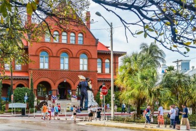 ﳤ·: [1]϶ǣַ֮|14˵ľƷС